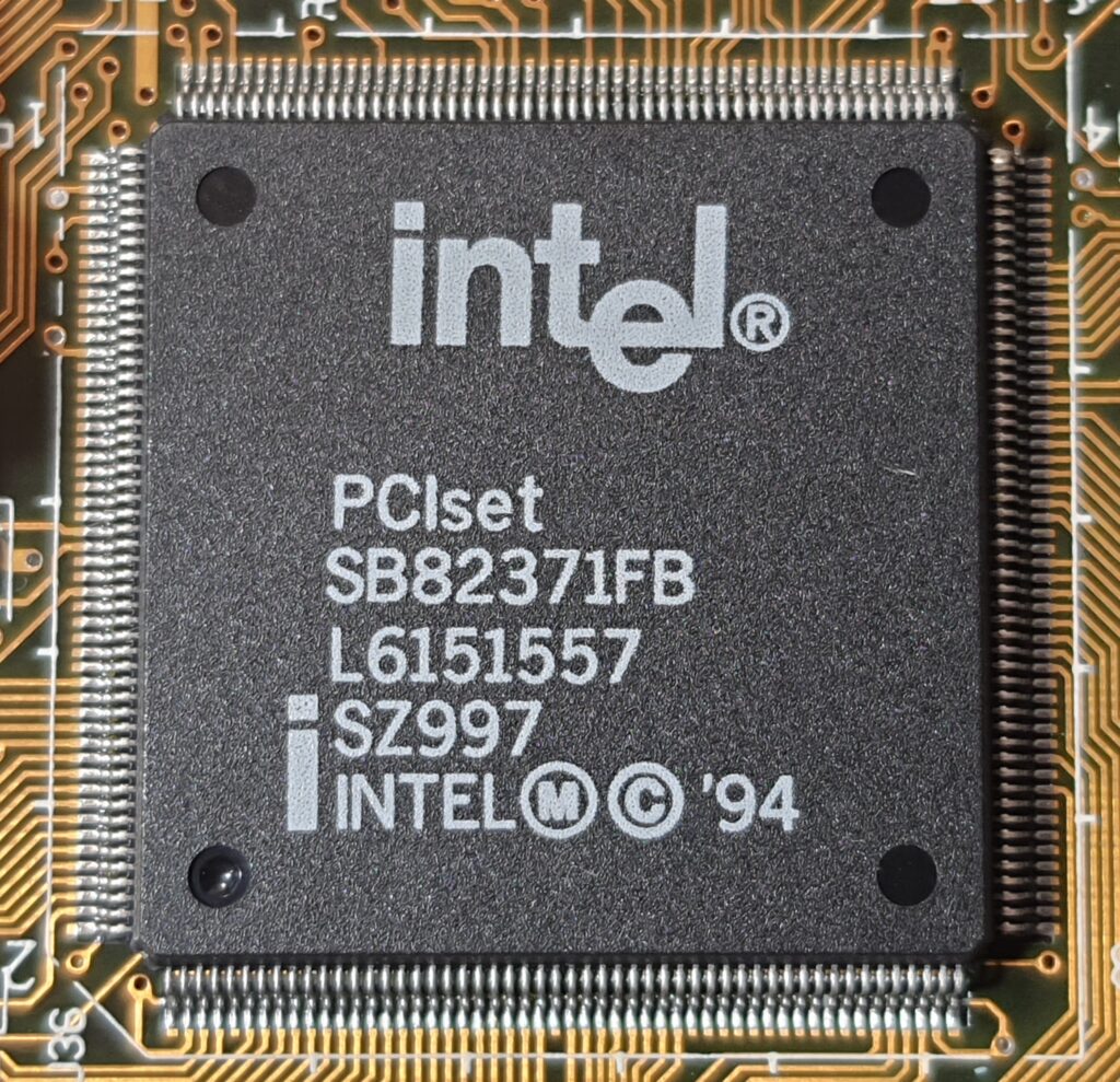 Chipset Intel 430FX - Triton I